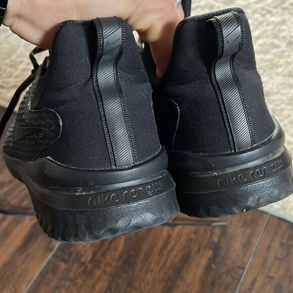 Nike Black Athletic Shoes - Picture 3 of 8